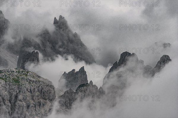 Fissured rock needles