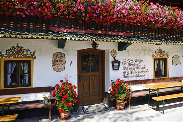 Lueftlmalerei and flowering geraniums