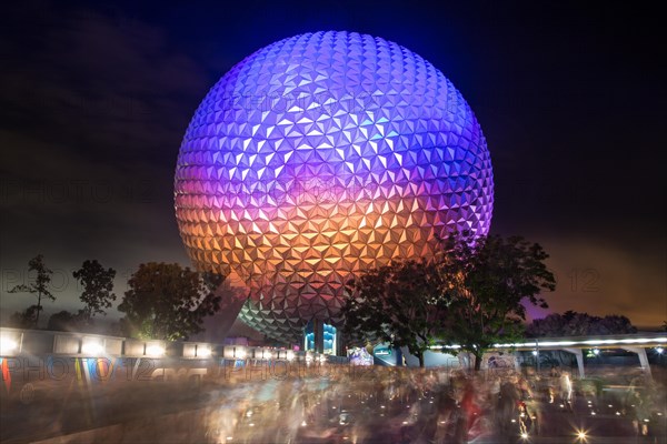 Attraction Spaceship Earth at night