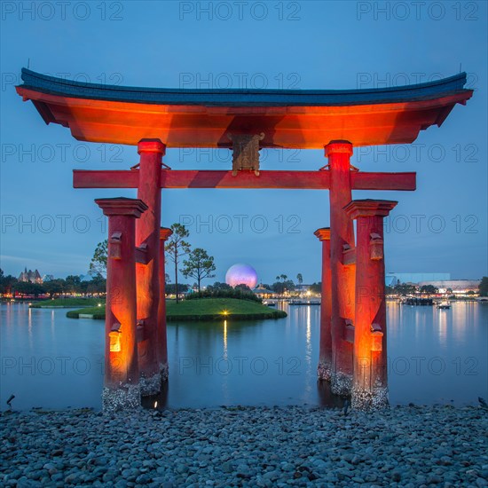 Pagoda in the Japanese Pavilion at night