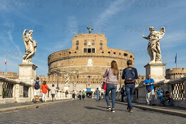 Crowds on Ponte Sant'Angelo