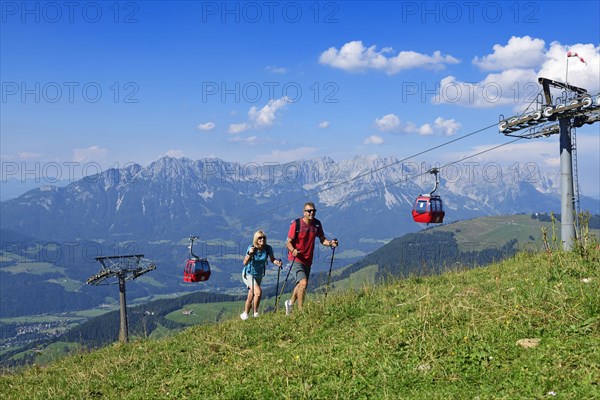 Hikers on the summit panorama trail of the Hohe Salve