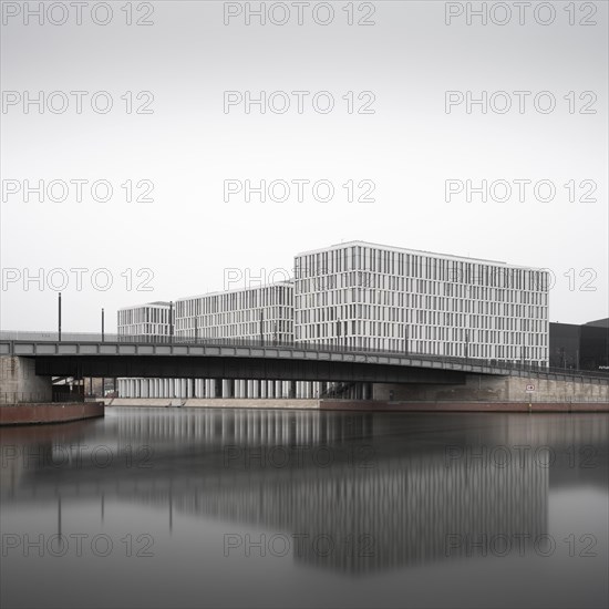 Hugo-Preuss Bridge at the government quarter