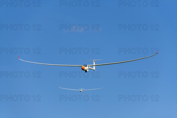 Gliders about to land