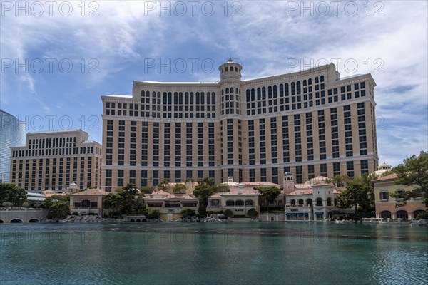 Hotel Bellagio with artificial lake