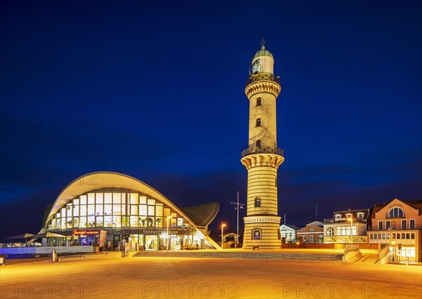 Lighthouse and restaurant Teepott at dusk