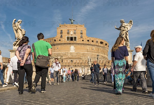 Crowds on Ponte Sant'Angelo