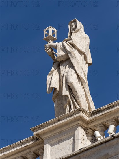 Statue of St. Clare of Assisi on Bernini colonnades