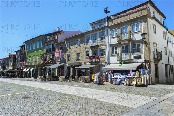 Tourist shops on Dom Paio Mendes street
