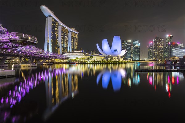 Marina Bay Sands Hotel and ArtScience Museum at night