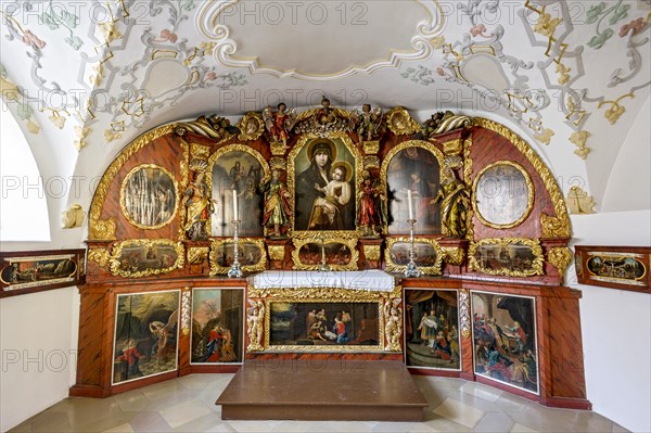 Altar and altar wall with Lucas Madonna