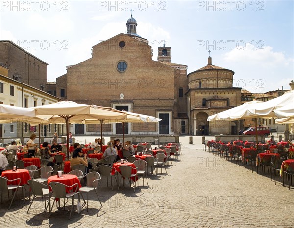 Coffee in the Cathedral Square