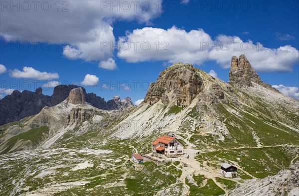 View of the Drei Zinnen Hut and Toblinger Knoten