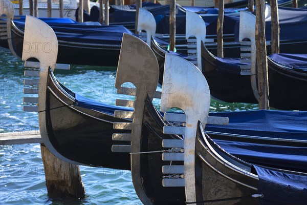 Metal tails on the gondolas