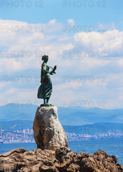 Statue of a girl with a seagull