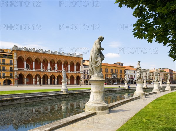 Statues on the Prato della Valle