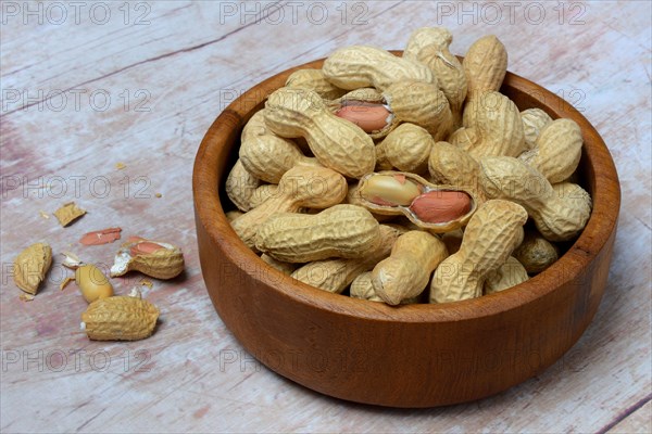 Peanuts in shell