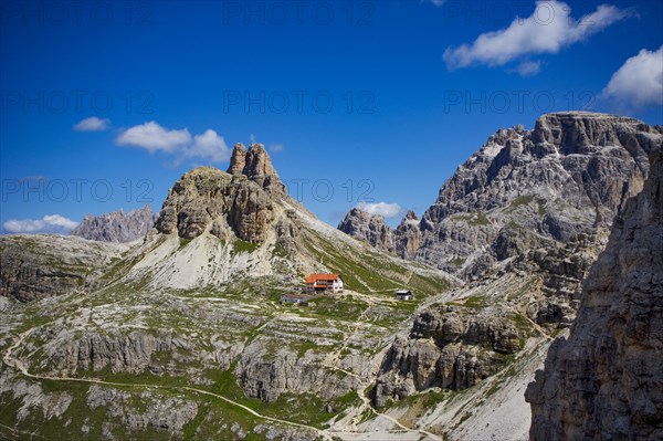 View of the Drei Zinnen Hut and Toblinger Knoten