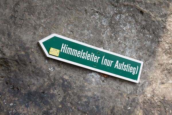 Hiking sign to the sky ladder at the cow barn