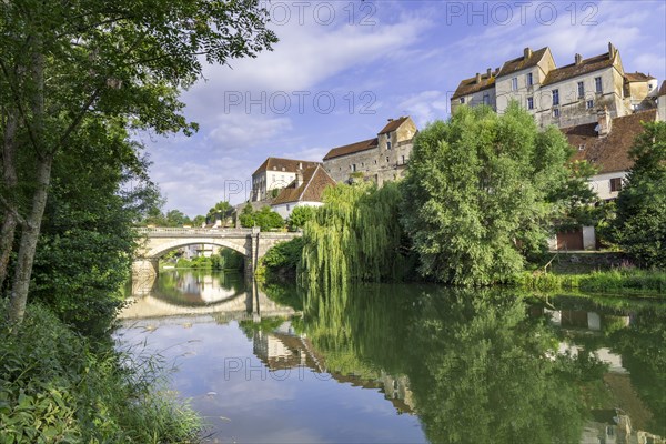 River Ognon and view of the old town