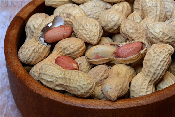 Peanuts in shell