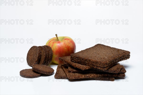 Pumpernickel and apple