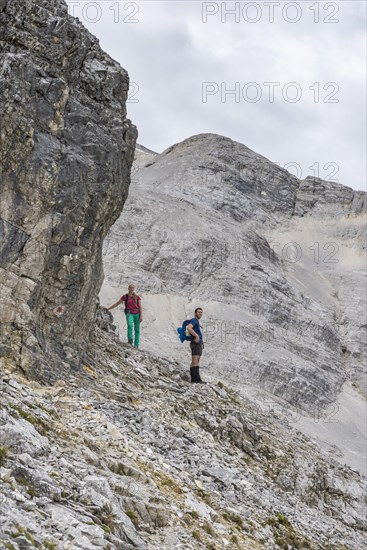 Two hikers on a hiking trail to the Birkkarspitze and Oedkarspitze