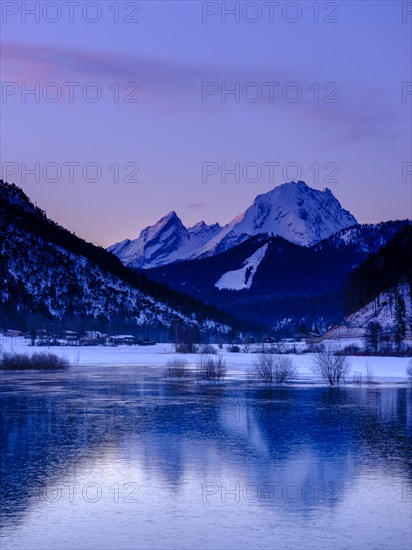 Frozen lake at the Hallthurm