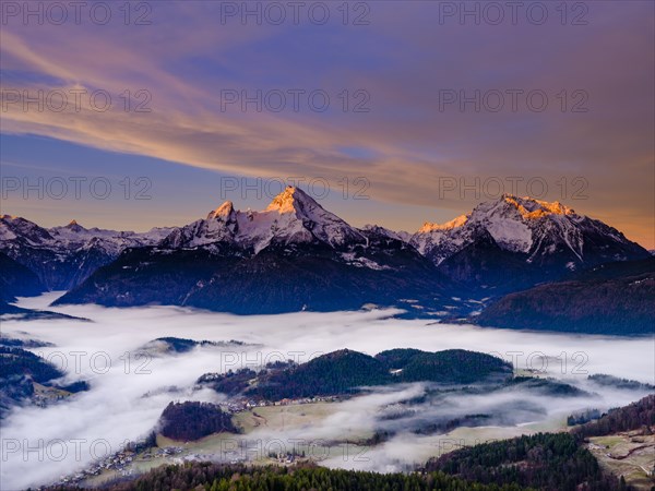 Sunrise at the peaks of the Steinernes Meer