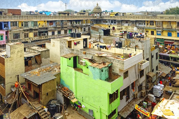 Apartments near Fatehpuri Masjid Mosque and Chandni Chowk bazaar