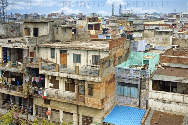 Apartments near Fatehpuri Masjid Mosque and Chandni Chowk bazaar