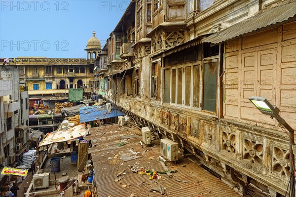 Apartments near Fatehpuri Masjid Mosque and Chandni Chowk bazaar