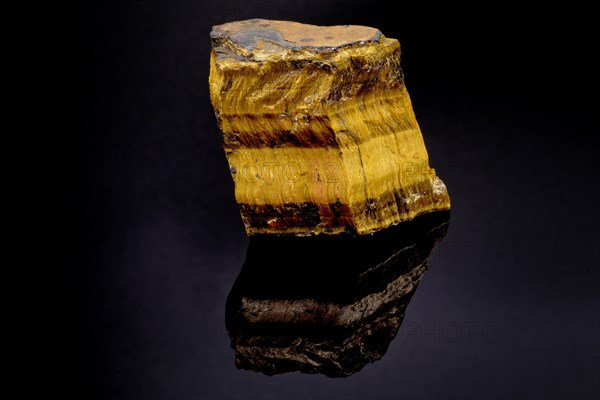 Tiger's eye chatoyant gemstone