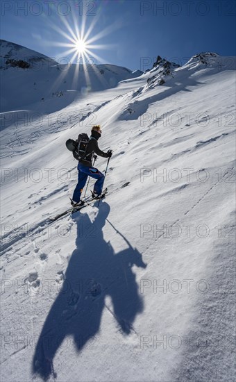 Ski tourers in steep terrain