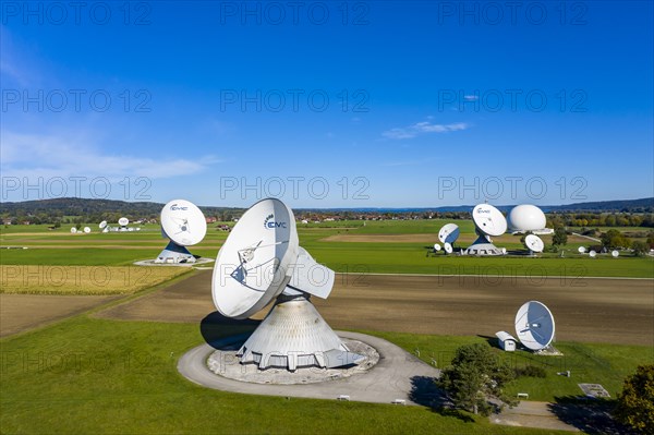 Large parabolic antennas of the Raisting earth station