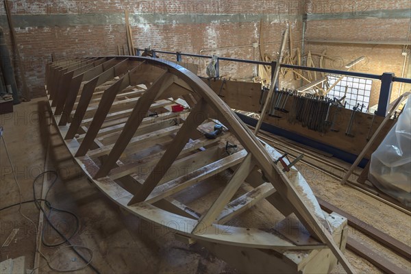 Construction of a transport boat for Venice in a boatyard