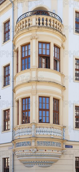 Oriel with children's dance relief frieze at the Heinrich Schuetz House