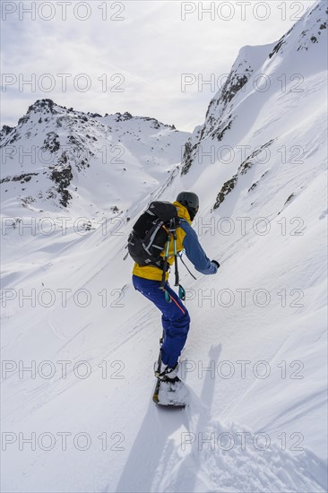 Ski tourers with splitboard on the downhill run