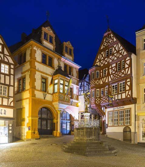 Renaissance town hall and Michaelsbrunnen