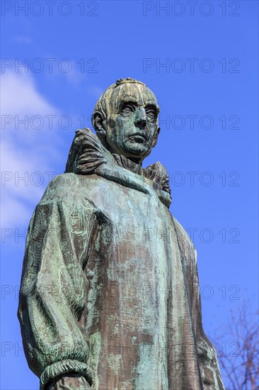 Statue of Roald Amundsen