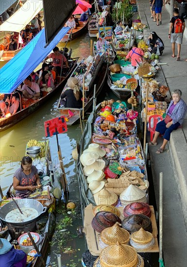 Floating market