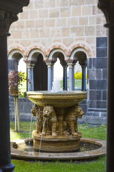 Lion fountain in the closed garden of paradise