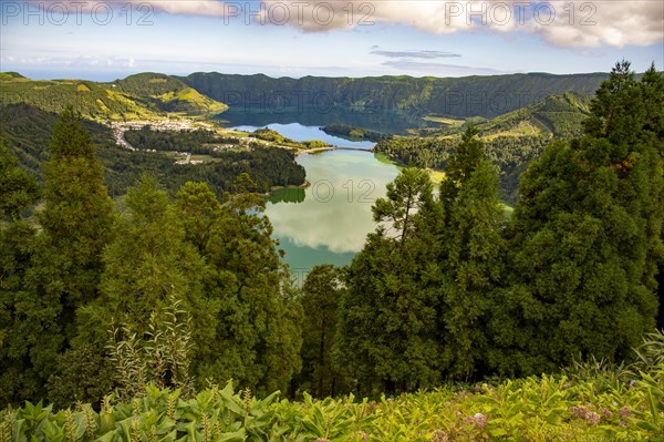 Crater lakes Lagoa Verde and Lagoa Azul