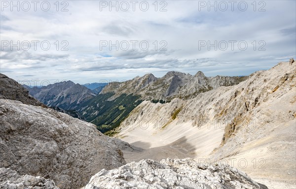 View into the Schlauchkar and Karwendel valley from the Schlauchkar saddle