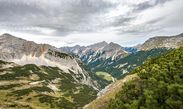 View of the Karwendel valley with Raffelspitze and Hochkarspitze