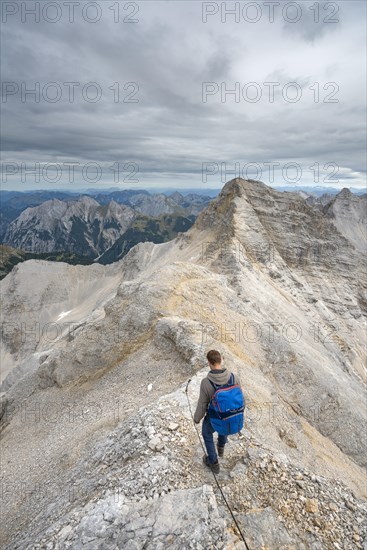 Mountaineer on the ridge of the Oedkarspitzen