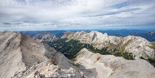 View of the Schlauchkar and Karwendeltal from the Birkkarspitze