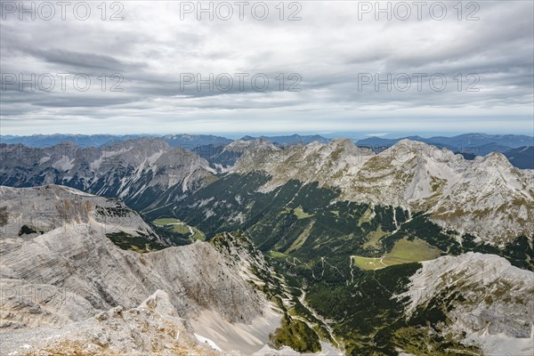 View from the Mittlere Oedkarspitze into the Karwendeltal with the Eastern Karwendelspitze and Vorderer Schlichtenkarspitze