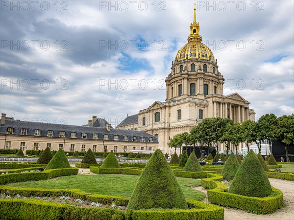 Park in front of the Cathedral of the Invalides