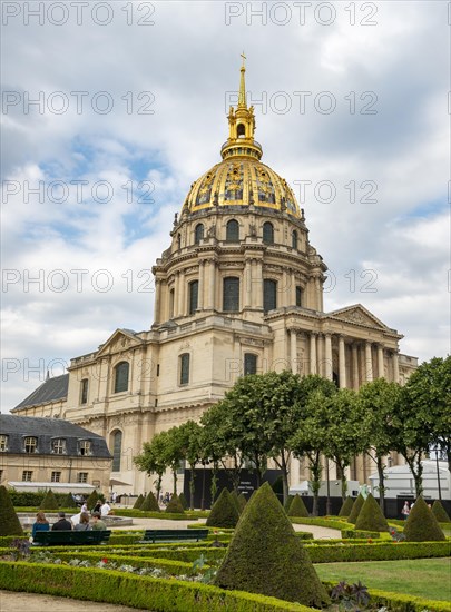 Park in front of the Cathedral of the Invalides